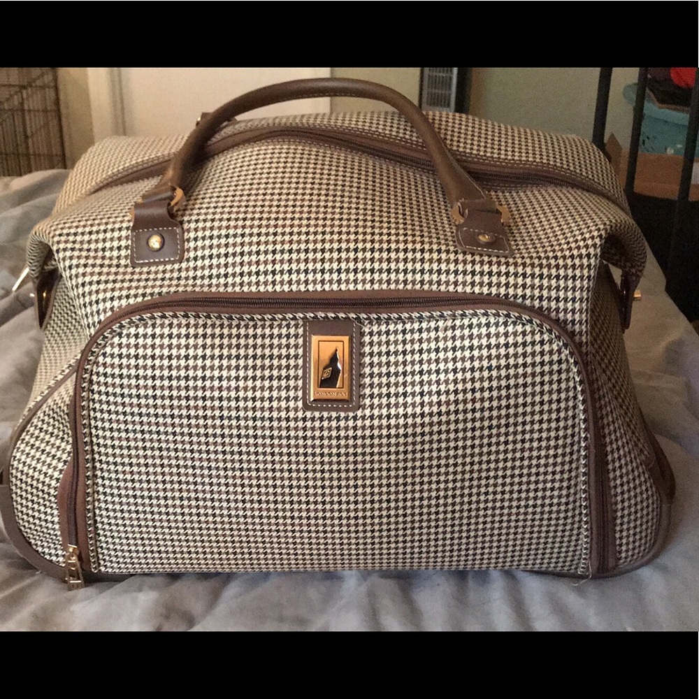 London Fog Chelsea Wheeled Club Bag